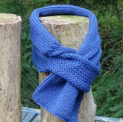 Machine knitted scarf
Blue knitted scarf made on a machine
Keywords: scarf,machine knitting