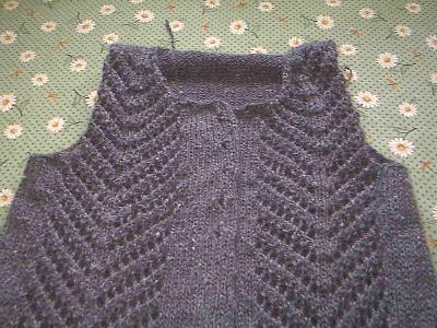 Chevron lace pattern
<p>This runs up the center of the two front pieces.&nbsp; The back is plain stockinette</p>
