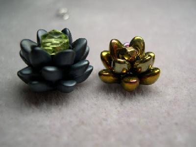 Mini Flowers 2 Rows and 3 Rows
<p>Close up of the mini flowers. The blue/gray one is the first three rows of the pattern and the Metallic Gold Iris one is just the first two rows. :)</p>
Keywords: mini flowers two and three rows