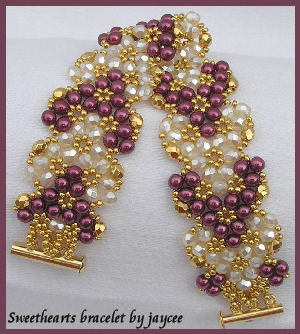 Sweetheart bracelet
<p>Triangle weave bracelet pattern</p>
Keywords: triangle weave stitch