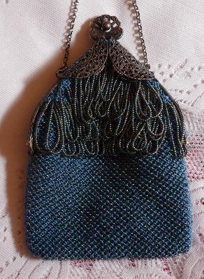 Beaded knit purse
Keywords: beads