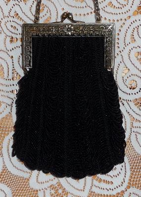 Beaded knit purse
Keywords: beads